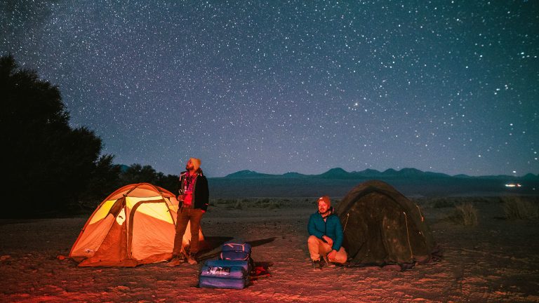 Viajantes acampando do Deserto do Atacama
